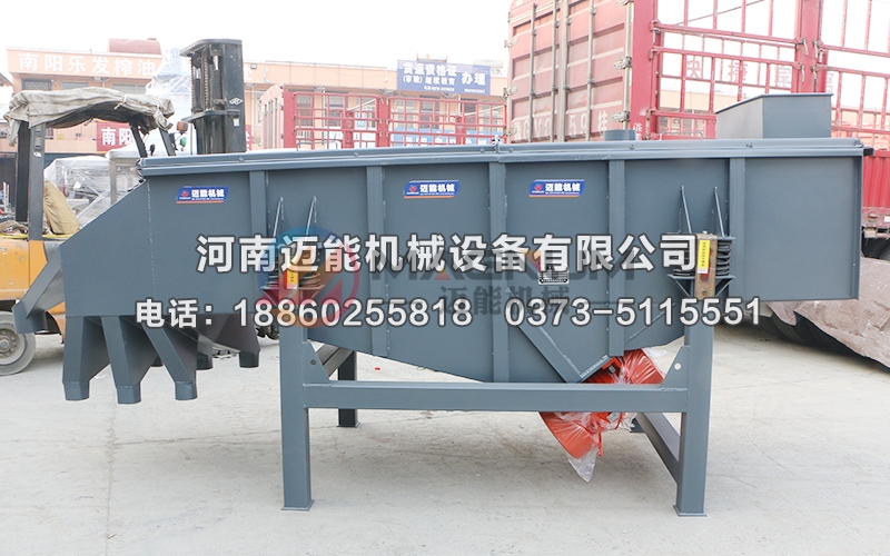 1030廢鎂碳磚碎料直線(xiàn)振動(dòng)篩