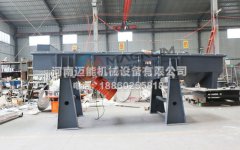 【視頻】朝陽(yáng)尿素直線(xiàn)振動(dòng)篩分機(jī)已發(fā)貨