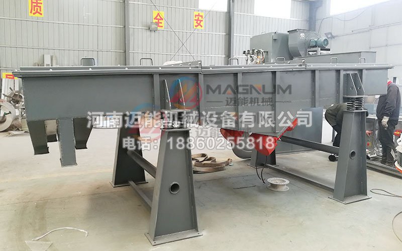 1540尿素直線(xiàn)振動(dòng)篩分機(jī)
