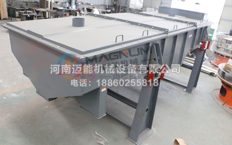 1540尿素直線(xiàn)振動(dòng)篩分機(jī)